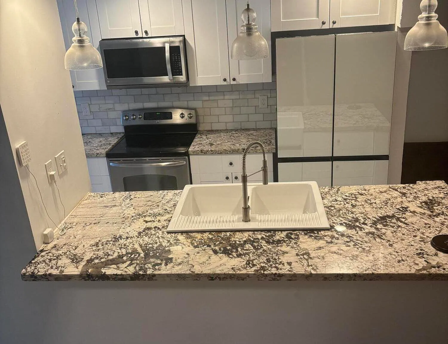 3 bed, 2.5 bath, 1770 sqft, $3,200 — Photo 2