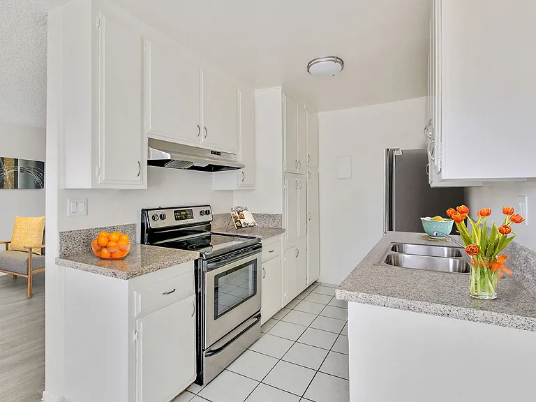 Woodman Apartments — Photo 43