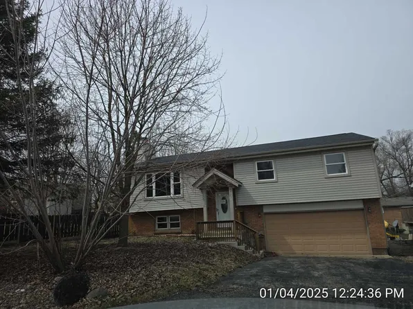 6421 Wood Dr, Cary, IL 60013