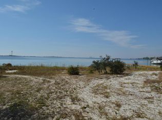158 Shoreline Dr, Mary Esther, FL 32569
