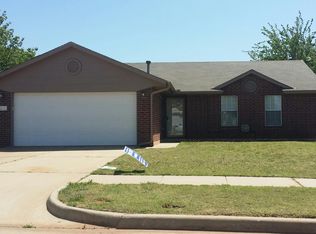 2104 NE 8th St, Moore, OK 73160