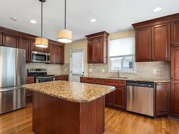 4th image of 1043 Olson Ave