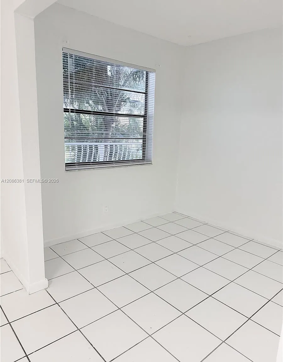 Palm Village Club Condo — Photo 3