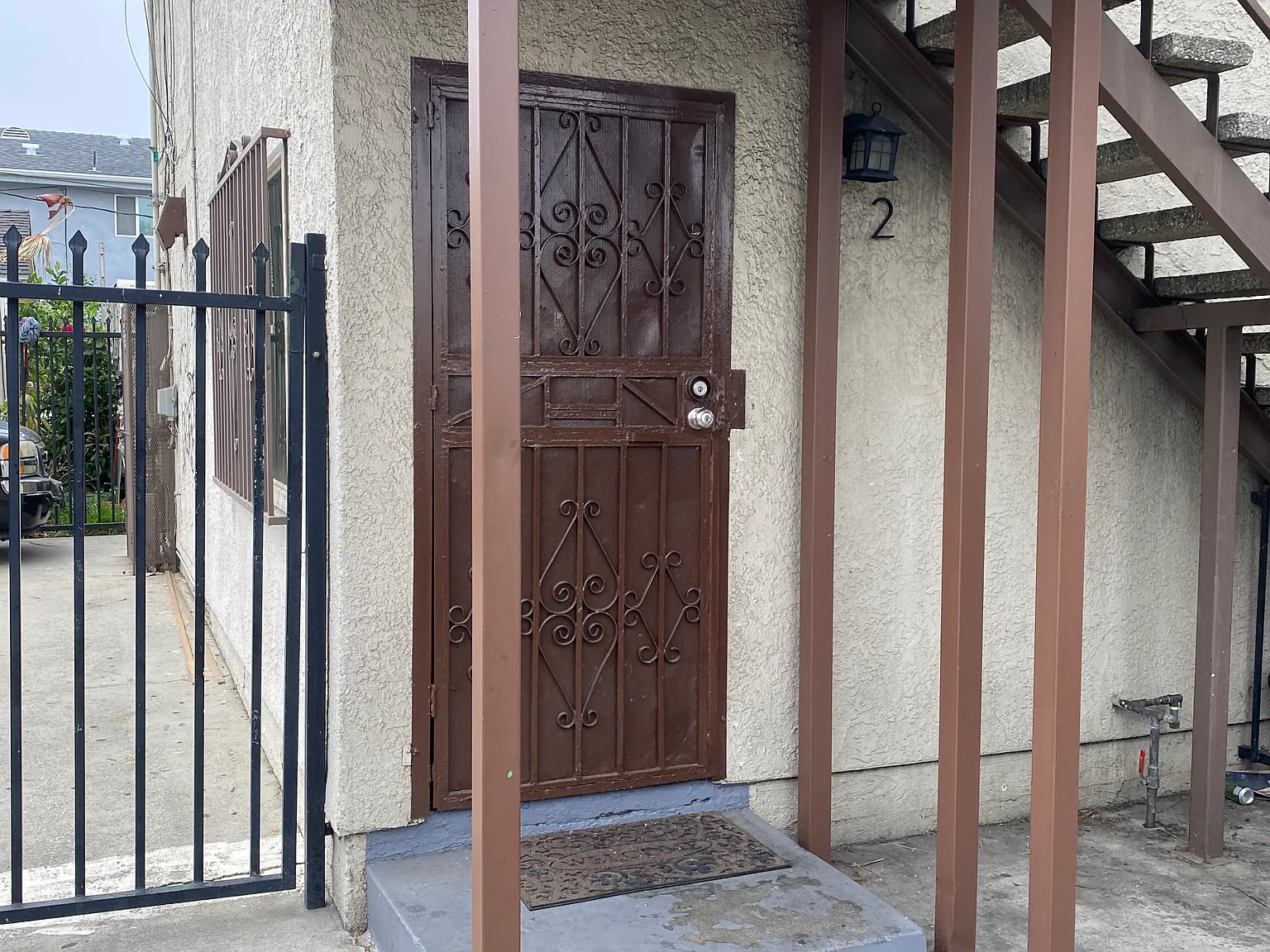 3 bed, 858 sqft, $3,055 — Photo 2