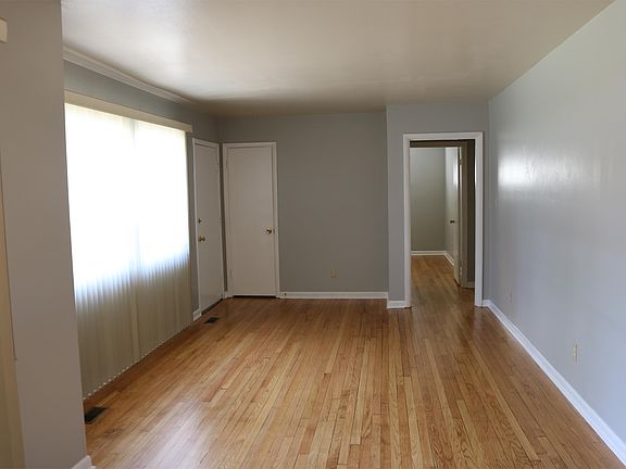 3rd image of 1115 Cranbrook Dr