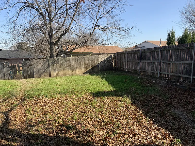 705 Little Fox Ln — Photo 40