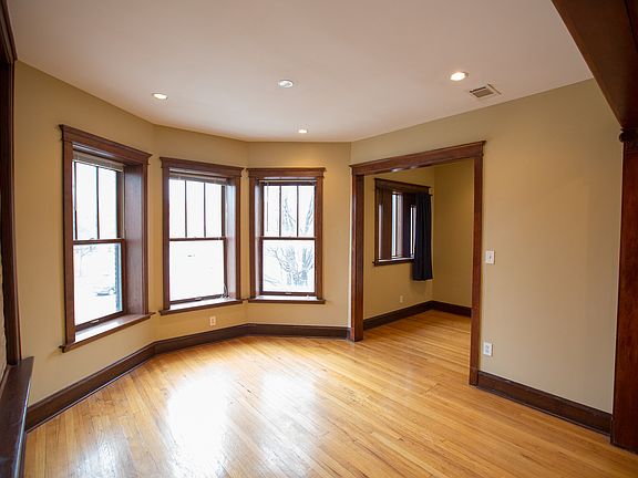 3rd image of 2554 N Kedzie Blvd #2