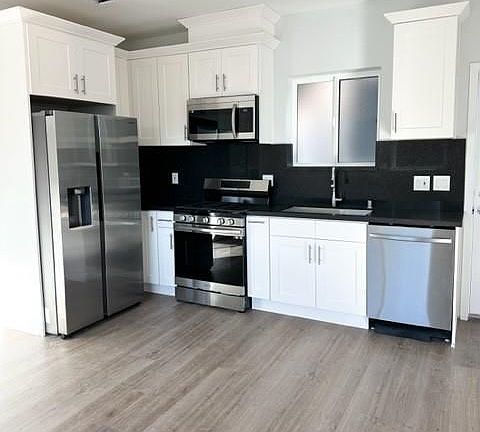 3rd image of 19421 Ventura Blvd #4