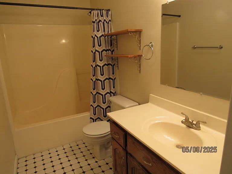 608 Columbia Dr — Photo 5