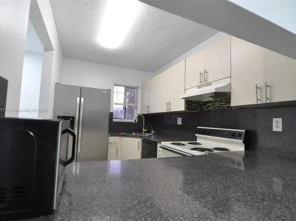 2740 W 76th St APT 206, Hialeah, FL 33016