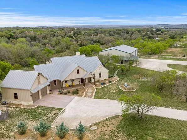 1503 Funf Kinder Rd, Fredericksburg, TX 78624