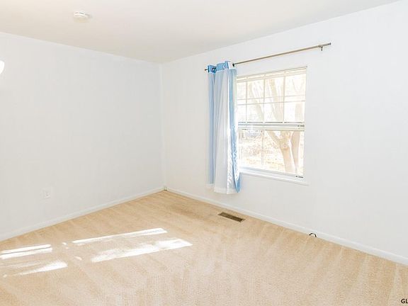 4th image of 260 Ballston Ave