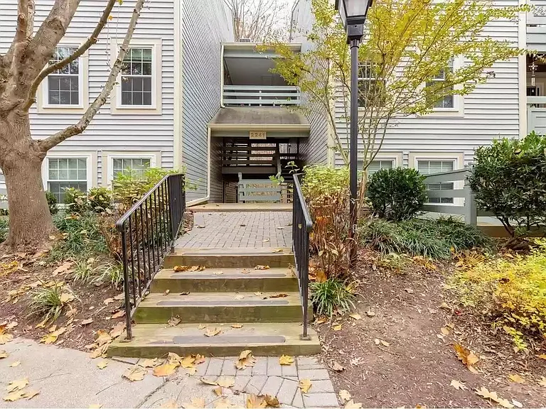 2241 Lovedale Ln #J — Photo 13