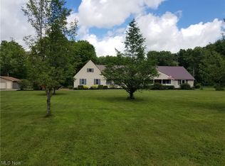 1170 Greenbriar Dr, Rock Creek, OH 44084