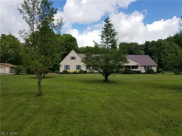 1170 Greenbriar Dr, Rock Creek, OH 44084