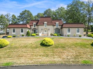 28 Battle Ridge Trl, Totowa, NJ 07512