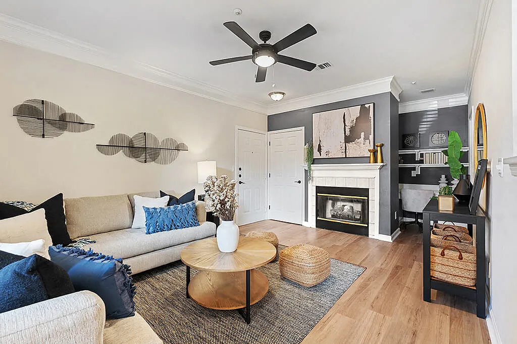 River Pointe at Den Rock Apartments — Photo 4