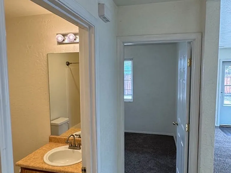 118 N Shasta Ave — Photo 4