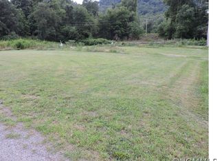 271 Ernest Rogers Rd, Clyde, NC 28721