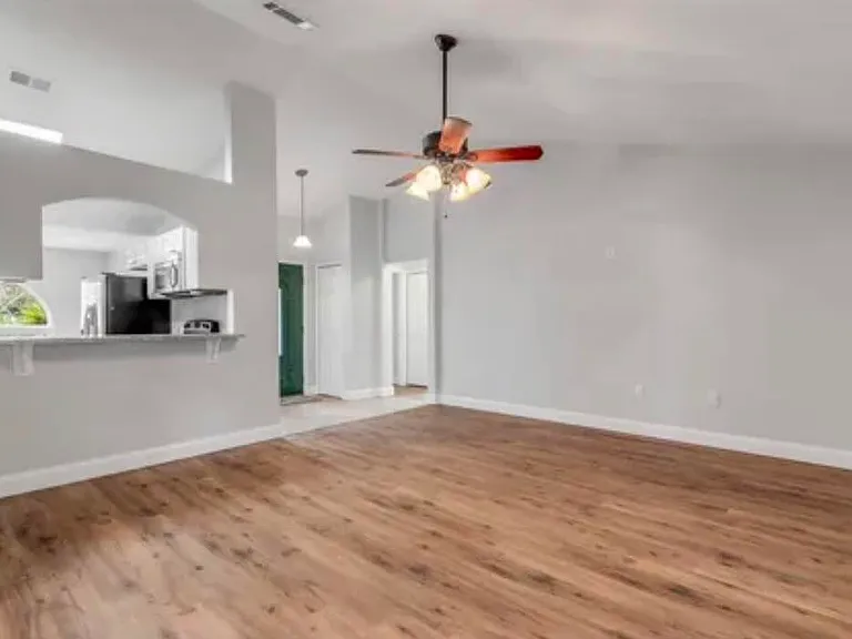 3119 Holiday St — Photo 4