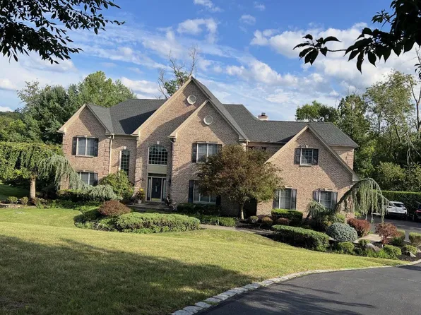 1885 Powderhorn Ct, Langhorne, PA 19053