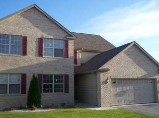 934 Veterans Ln, Crown Point, IN 46307