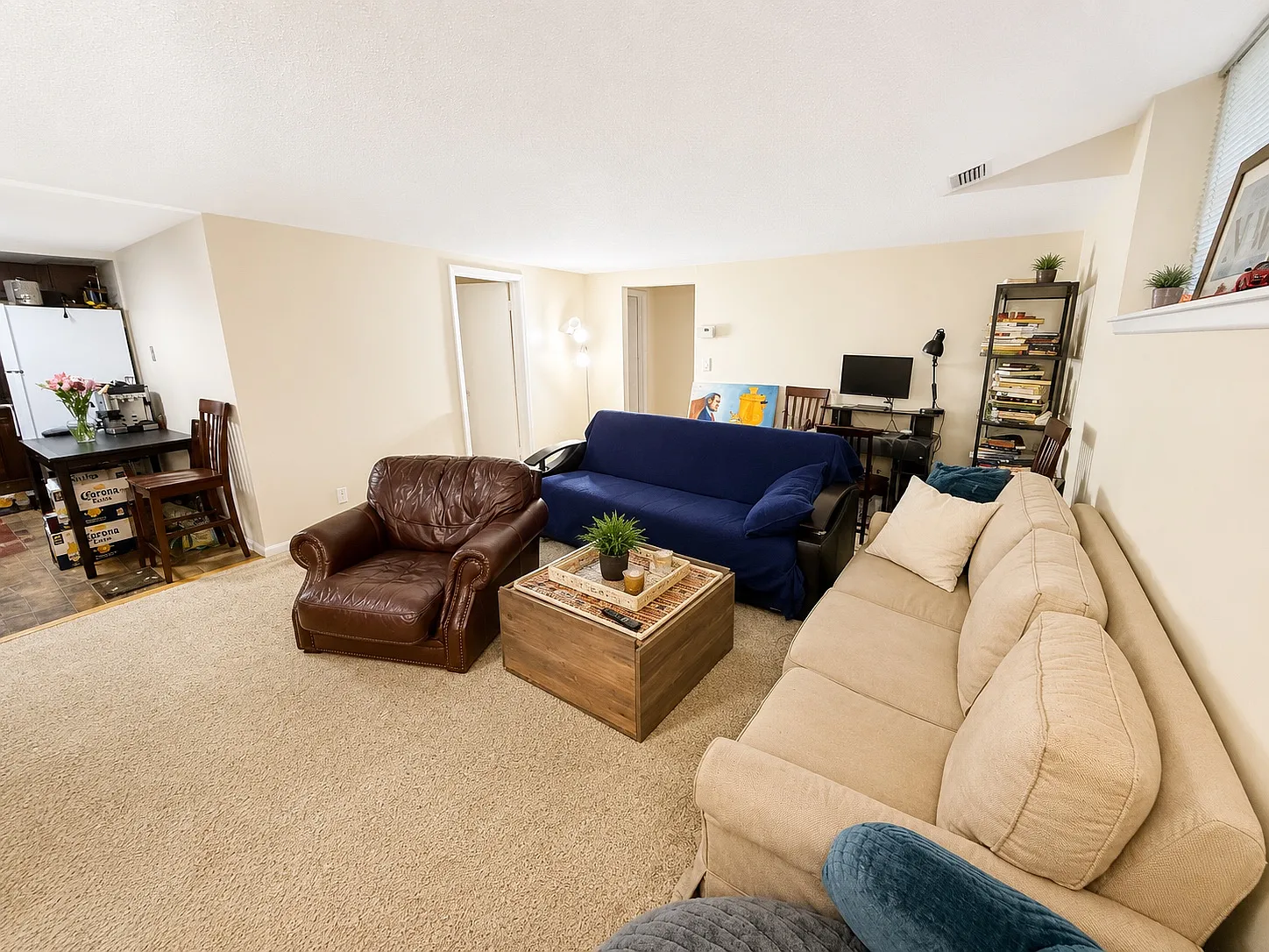 2 bed, 800 sqft, $2,400 — Photo 2