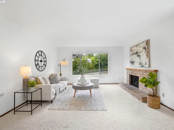 7610 Mountain Blvd APT 4, Oakland, CA 94605