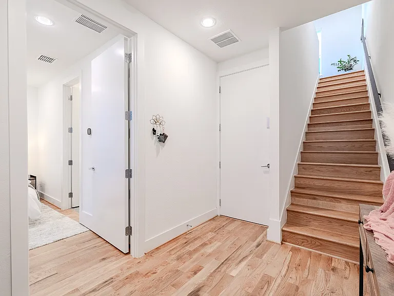 1904 Kearney Ct — Photo 9