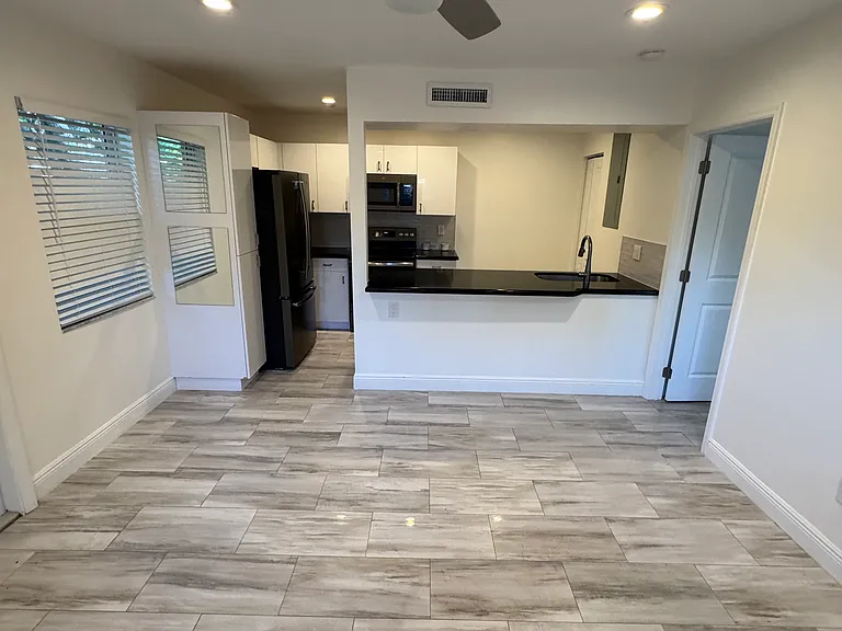 1437 NW 4th Ave #1 — Photo 5