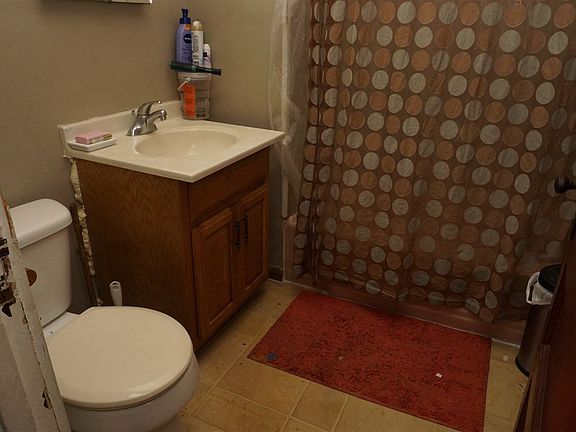 5th image of 1021 12th Ave