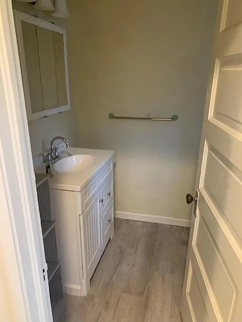 Studio, 700 sqft, $1,100 — Photo 4