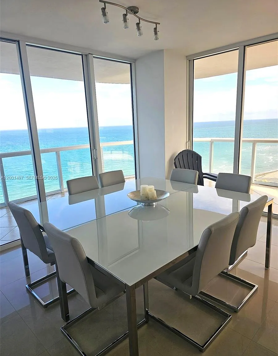 Akoya Condo — Photo 4