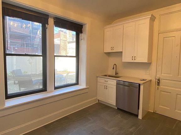 3rd image of 1331 N Ashland Ave #1M