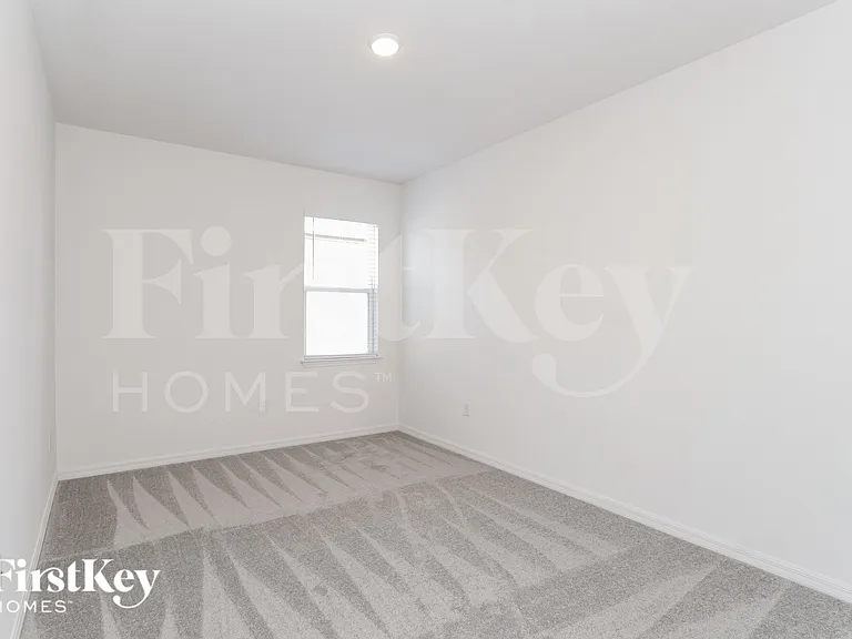 519 Crown Rose Dr — Photo 11