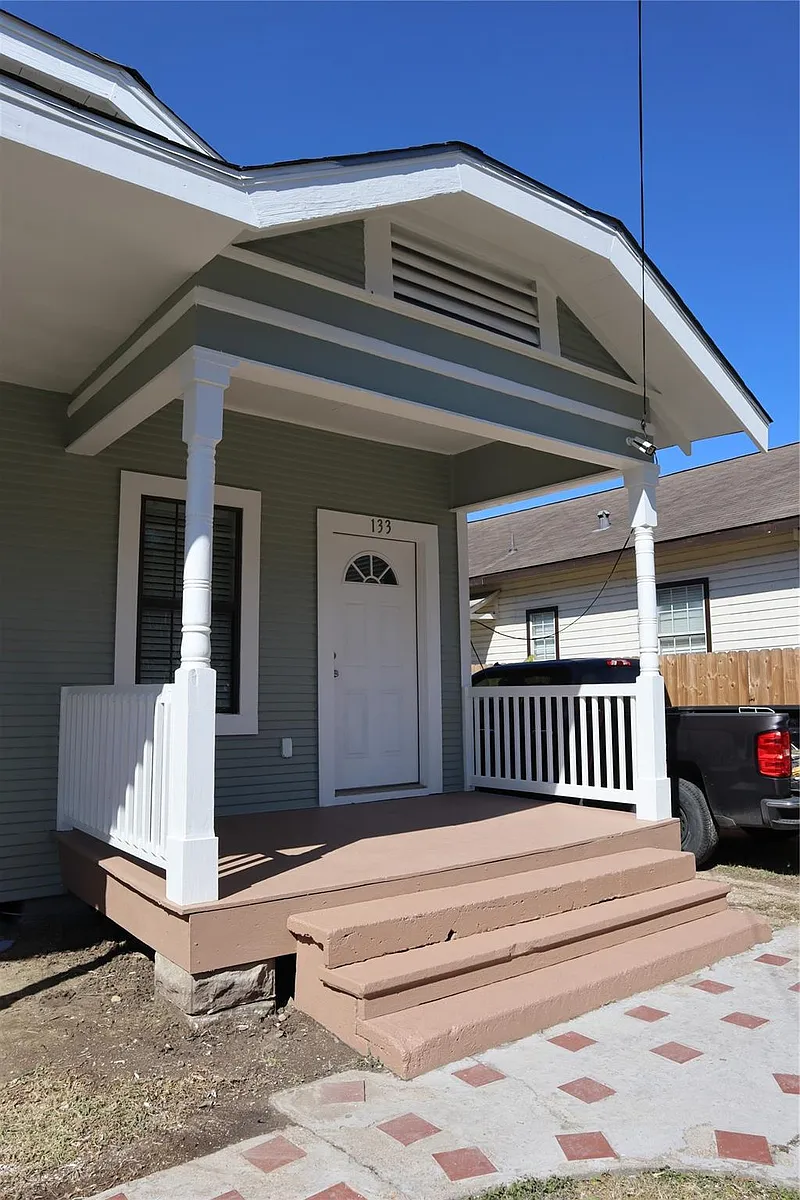 Building Photo - 131 N Maplewood St #133