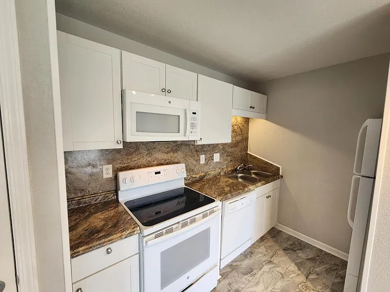 205 Double Eagle Dr #E1 — Photo 6
