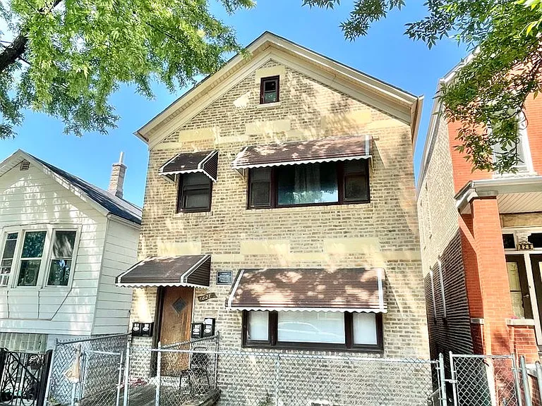 828 W 34th St — Photo 2