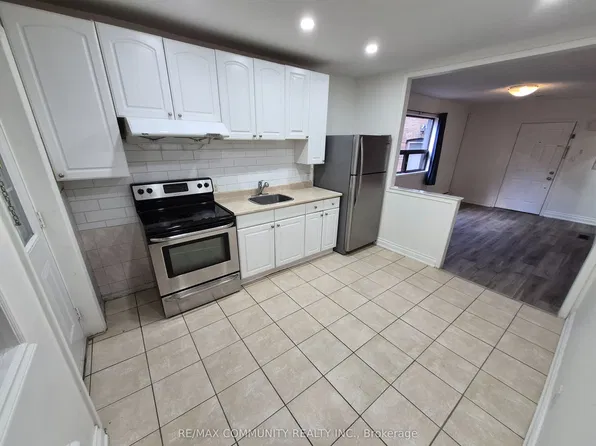 636 Vaughan Rd, Toronto, ON M6E 2Y3