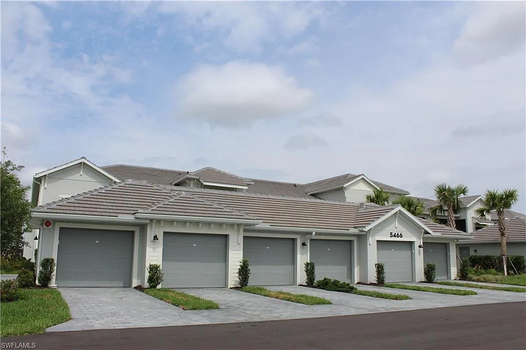 3 bed, 2.0 bath, 1366 sqft, $2,295 — Photo 2