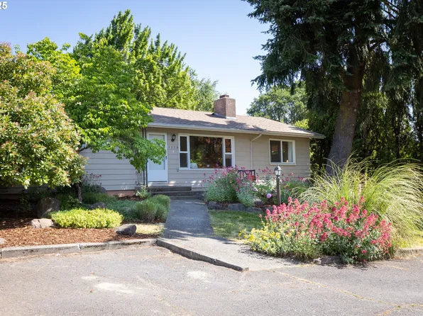 1379 Tucker Rd, Hood River, OR 97031
