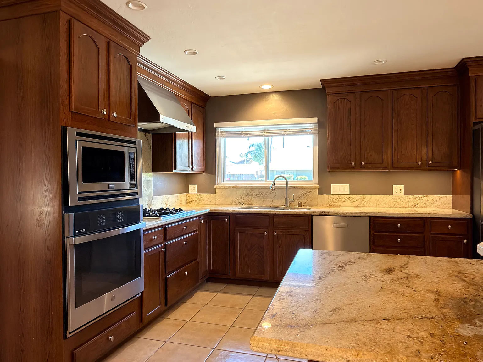 3 bed, 1500 sqft, $3,800 — Photo 3