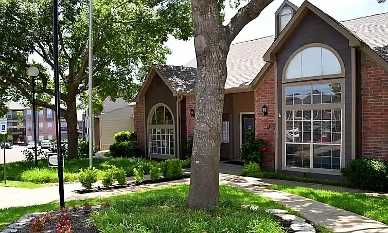 Woodhollow Apartment Homes — Photo 3