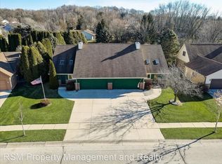 182 Glen Hill Dr, Slinger, WI 53086