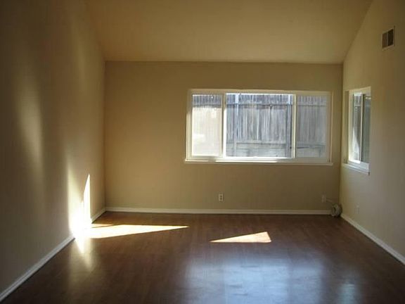 2nd image of 4130 Pebble Oaks Ct