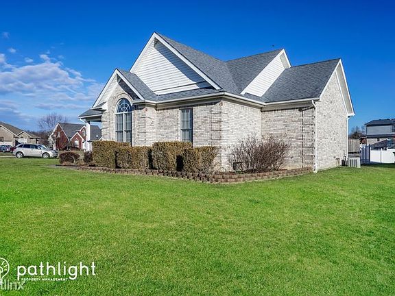 3rd image of 302 Bentwood Dr