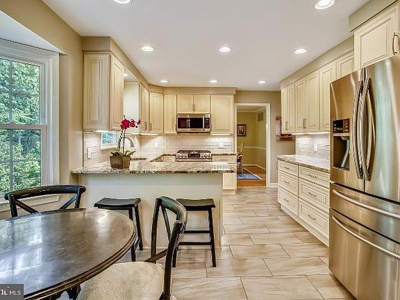 4th image of 2103 Twin Mill Ln