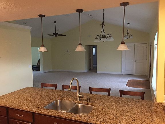 4th image of 521 Highlands Lake Dr