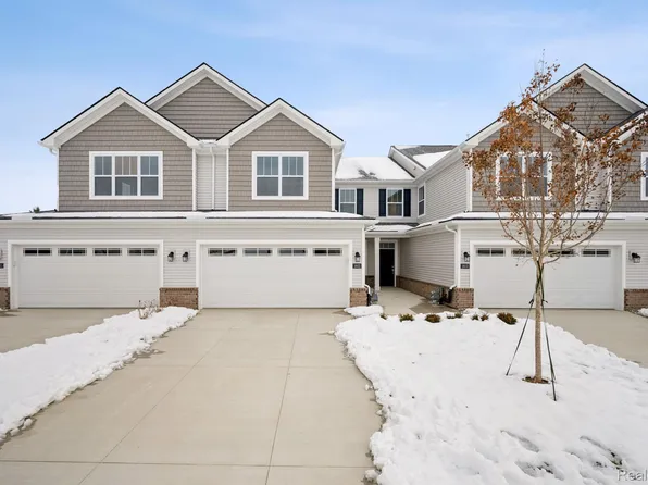 1602 Salt Springs Dr, Saline, MI 48176