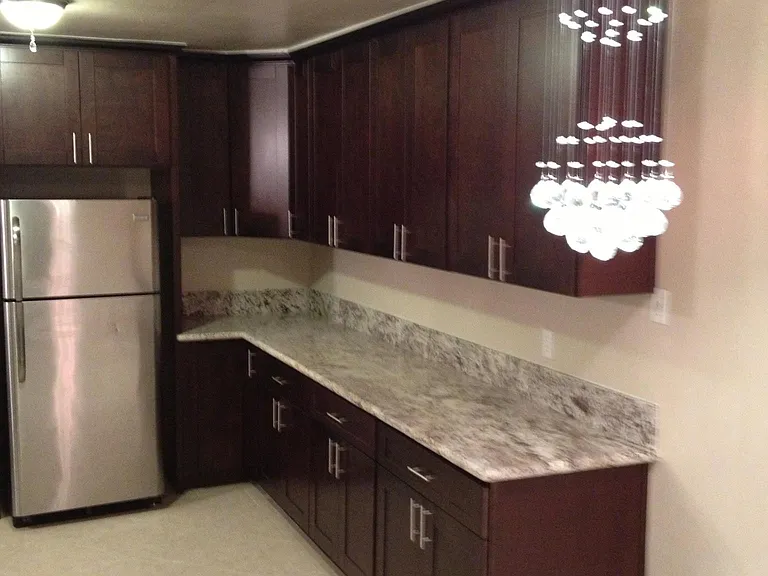 2107 Kelton Ave — Photo 2
